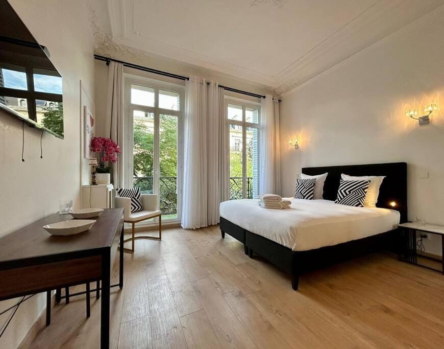 Charme et Volupté à République Apartment in Paris