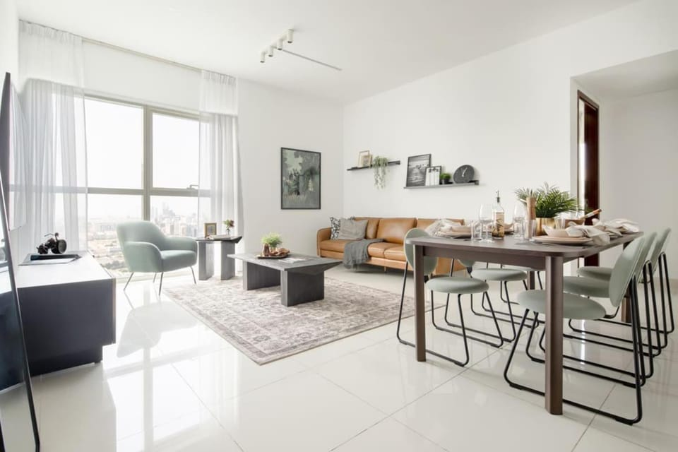 Living room, Seating area, Dining area, oven