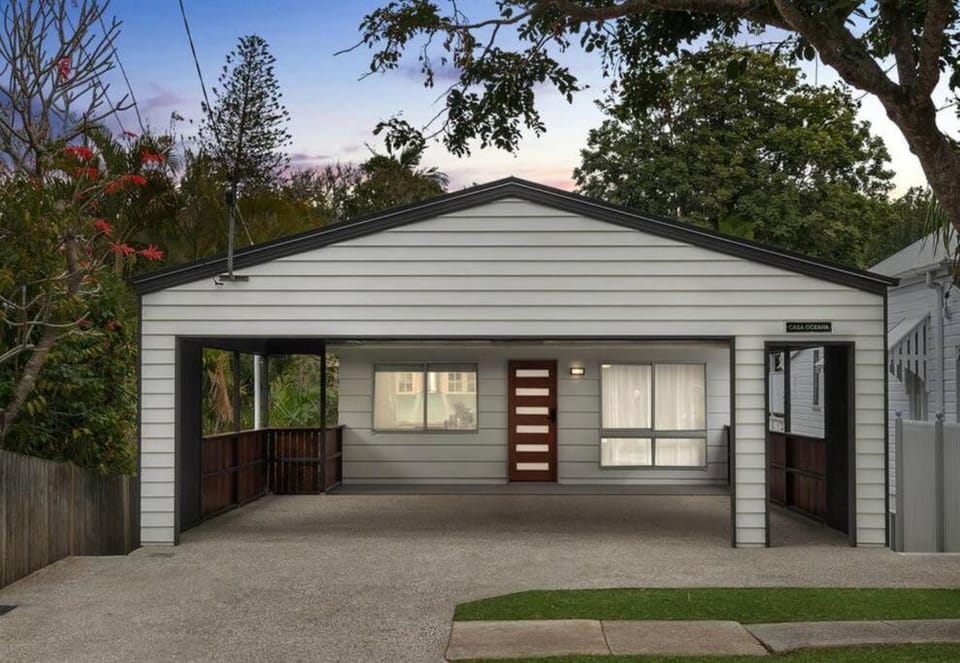 3BR15BA House w Parking Close to Eastwood Beach M8 House in Brisbane