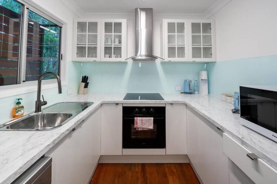 3BR15BA House w Parking Close to Eastwood Beach M8 House in Brisbane
