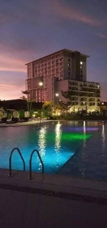 Property building, Night, Pool view, Swimming pool, Swimming pool, sunbed