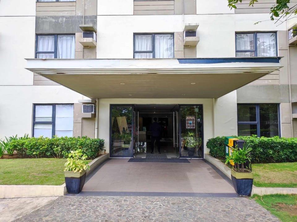 Property building, Facade/entrance, Lobby or reception