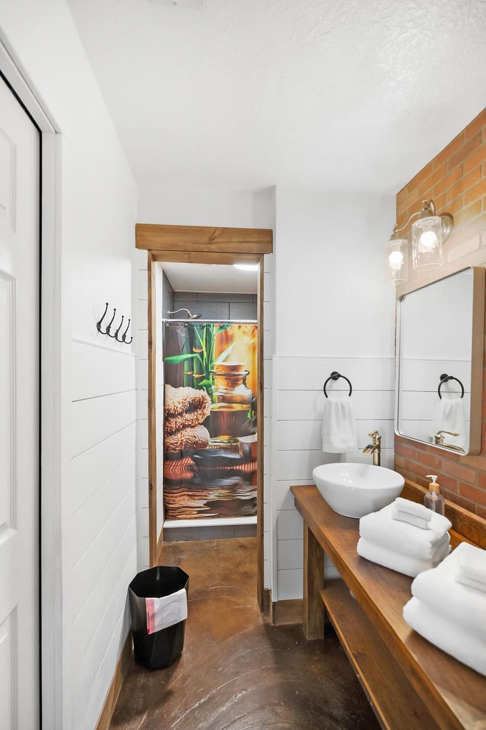 Bathroom, towels