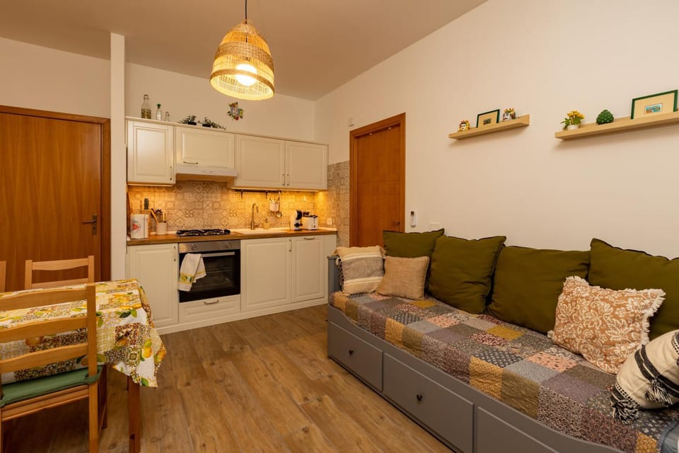 Kitchen or kitchenette, Living room