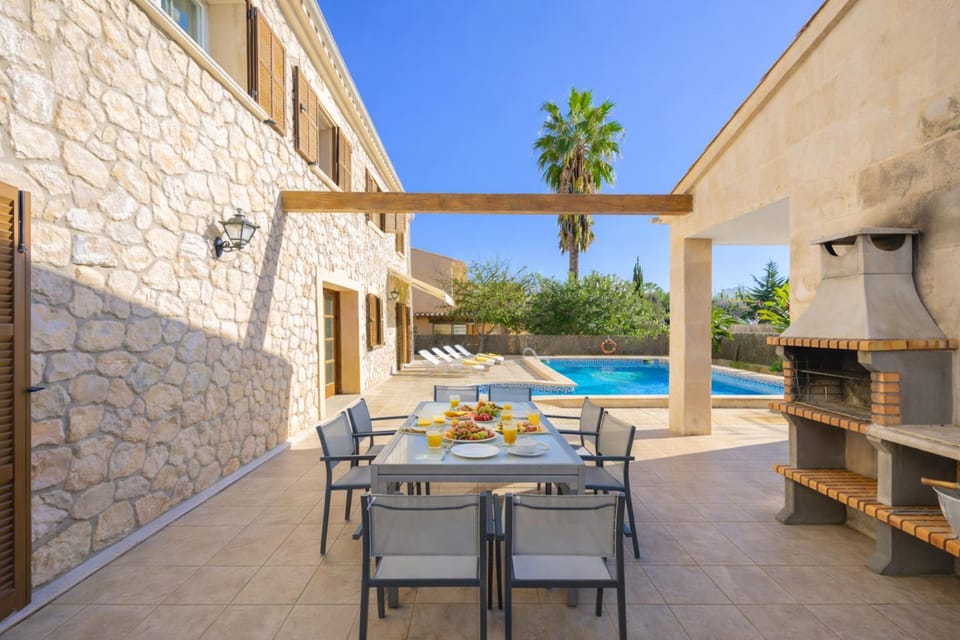 Property building, Patio, Day, View (from property/room), Balcony/Terrace, Food and drinks, Dining area, Food, Pool view, Swimming pool, sunbed