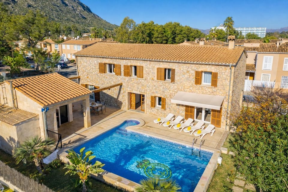 Property building, Facade/entrance, Bird's eye view, Swimming pool