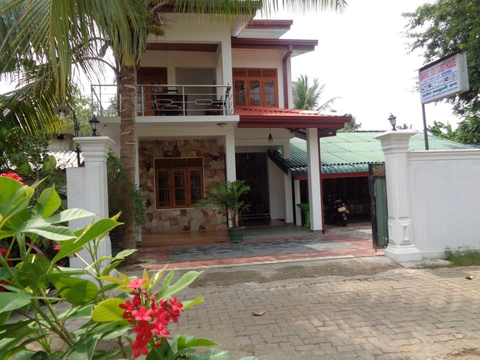 Canal Side Guest House Polonnaruwa Hotel in Sri Lanka