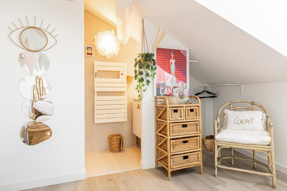 Shower, Toilet, Bathroom, Photo of the whole room, Bedroom, towels