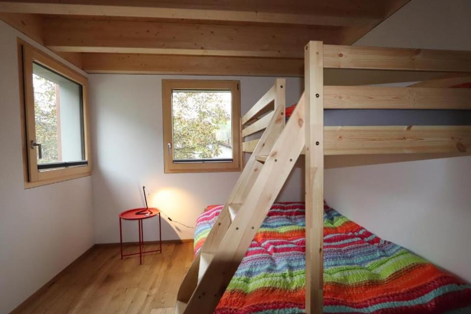 Bedroom, bunk bed