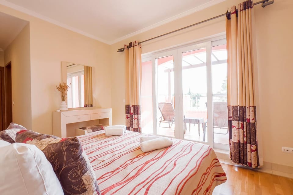 Bed, Balcony/Terrace, Bedroom