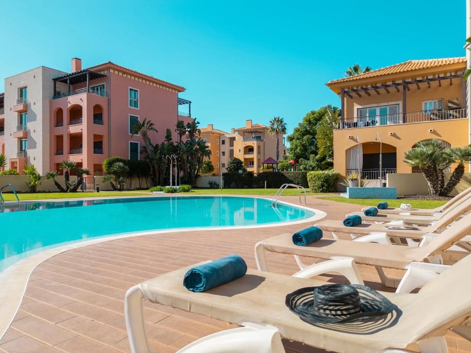 Swimming pool, sunbed