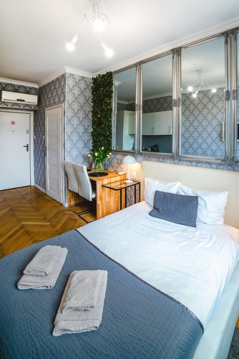 Bed, Photo of the whole room