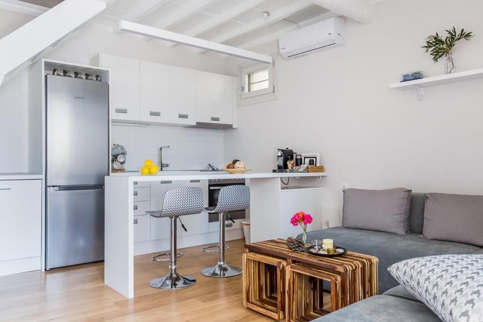 Kitchen or kitchenette, Seating area