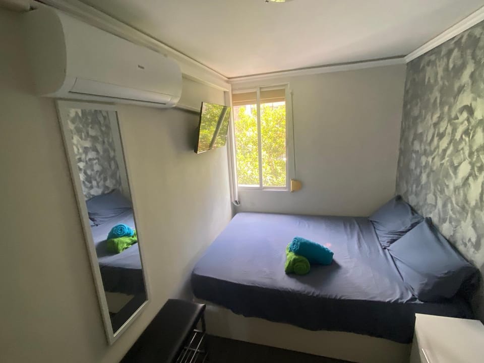 Habitaciones cerca del centro de Barcelona, Barceloneta, Aeropuerto y Fira Vacation rental in L'Hospitalet de Llobregat