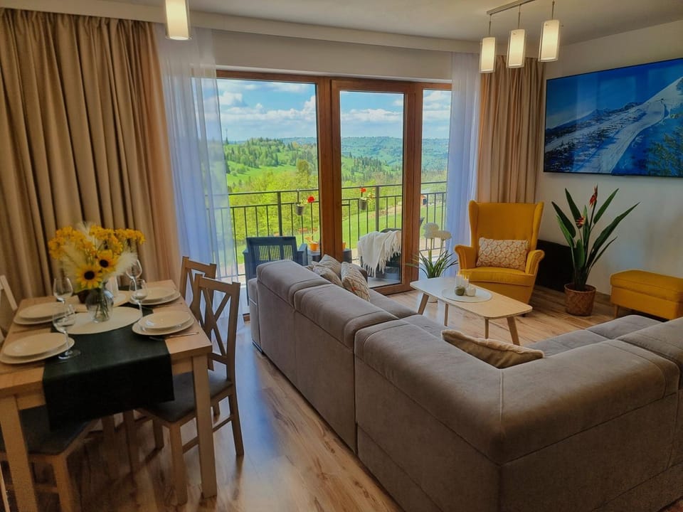 Natural landscape, View (from property/room), Balcony/Terrace, Living room, Seating area, Dining area