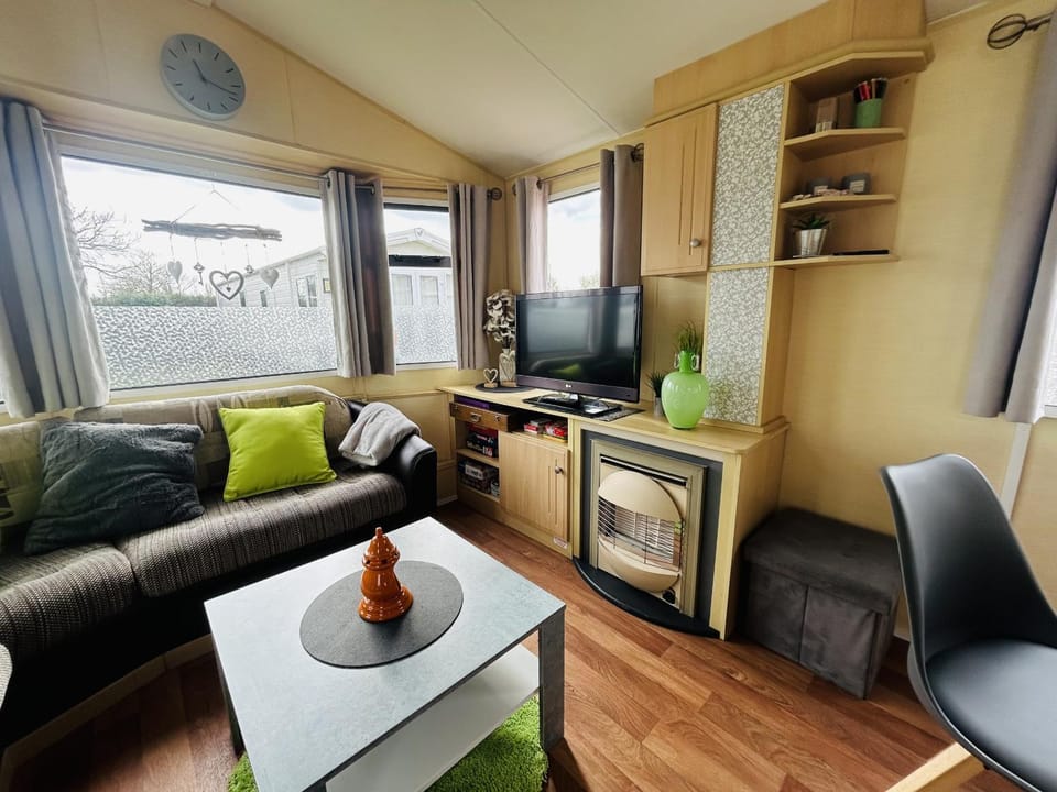 Communal lounge/ TV room, Living room