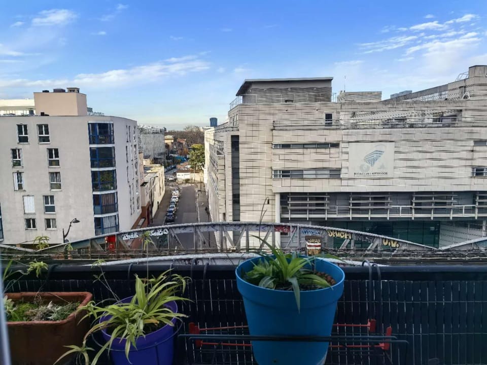 View (from property/room), Balcony/Terrace, City view