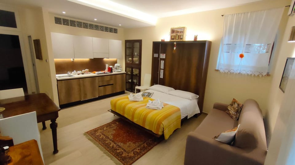 Bed, Kitchen or kitchenette, Living room, Photo of the whole room, Seating area, Dining area, towels