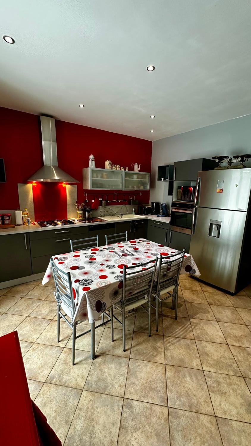 Kitchen or kitchenette, Dining area, dishwasher, minibar, pet friendly, stove, toaster