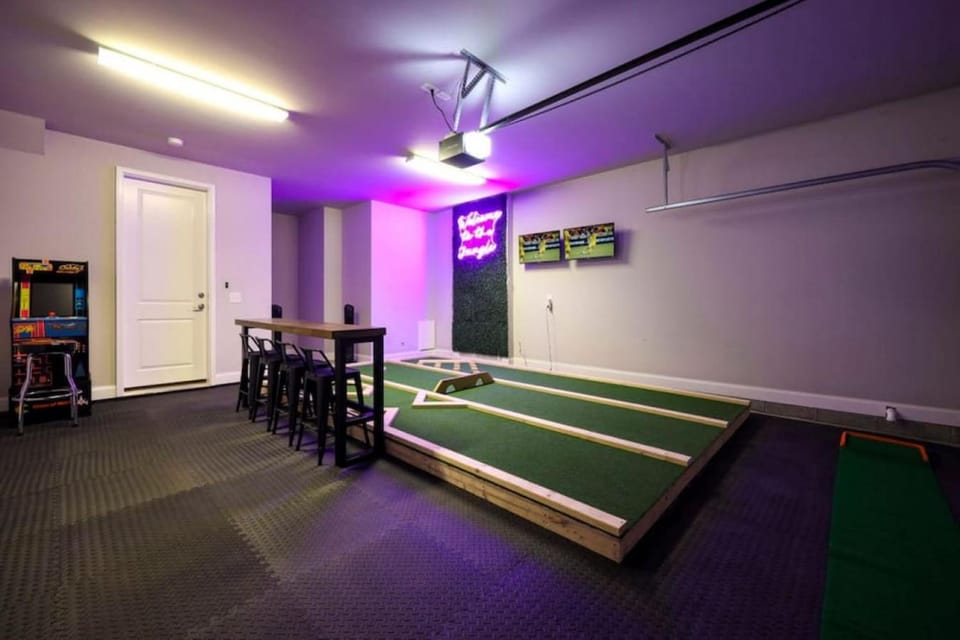Game Room, Minigolf