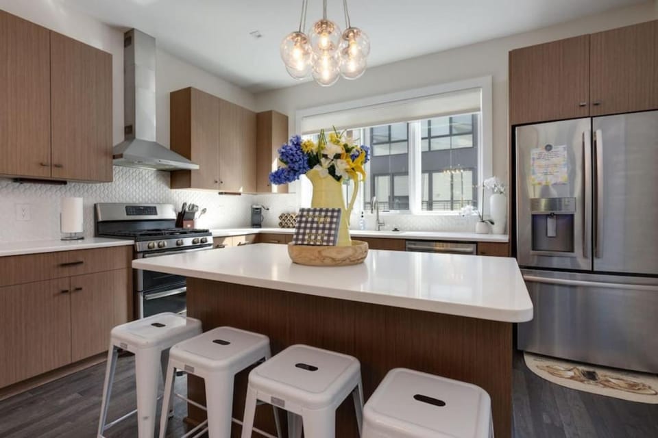 Kitchen or kitchenette, Dining area, dishwasher, minibar, pet friendly, stove, toaster