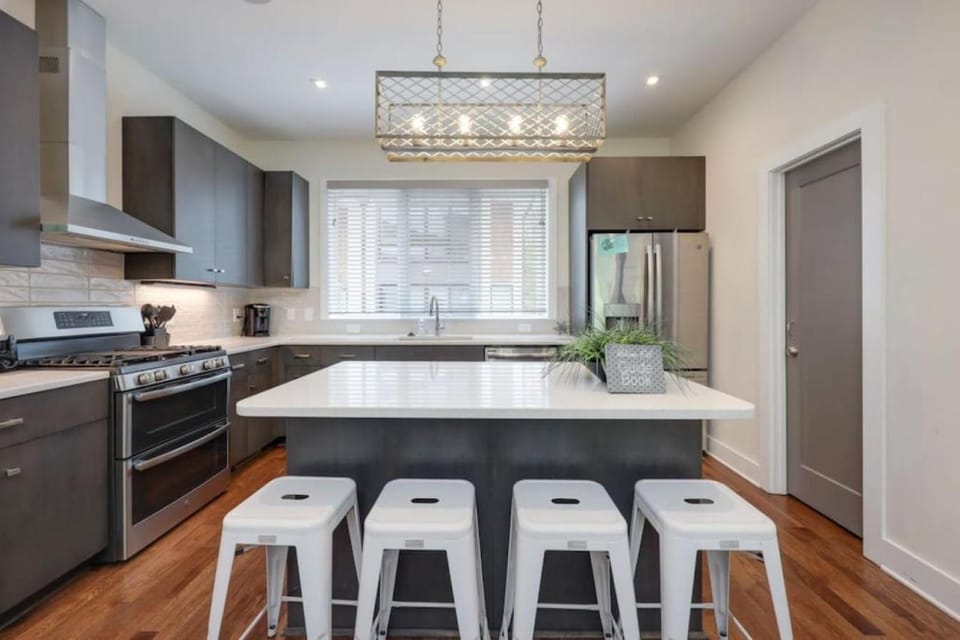 Kitchen or kitchenette, Dining area, dishwasher, minibar, pet friendly, stove