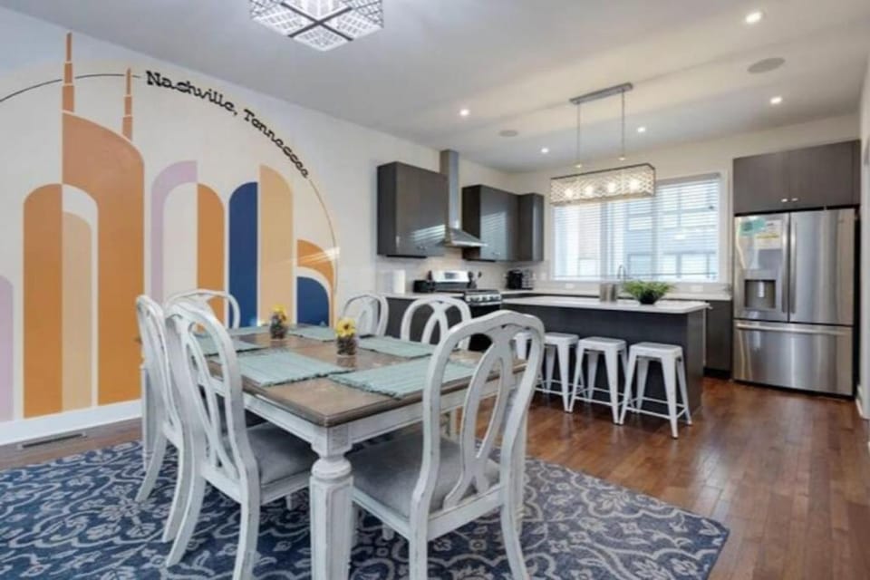 Kitchen or kitchenette, Decorative detail, Seating area, Dining area