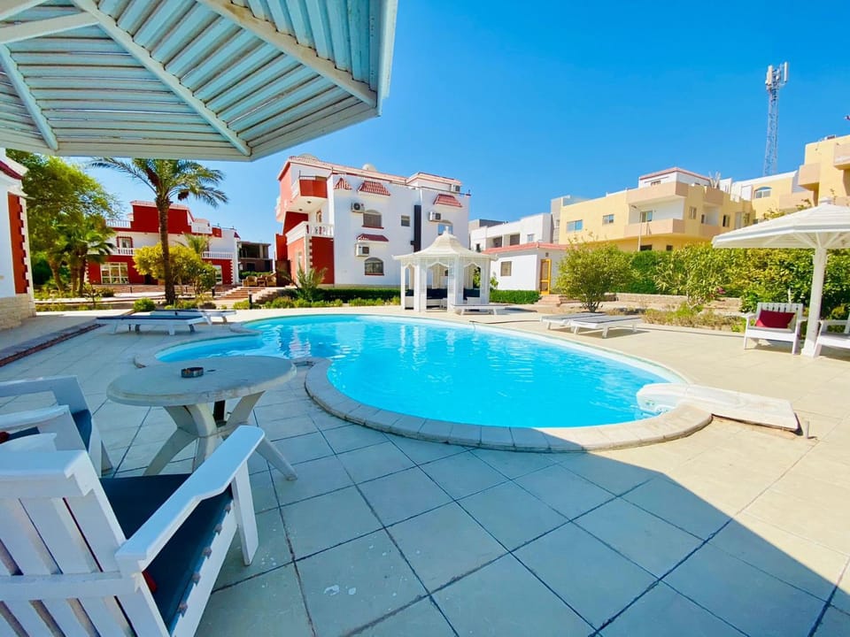 Property building, Swimming pool, Breakfast