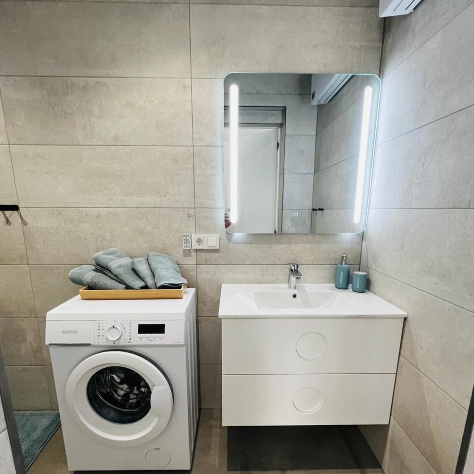 Shower, Bathroom, towels, washing machine, dryer