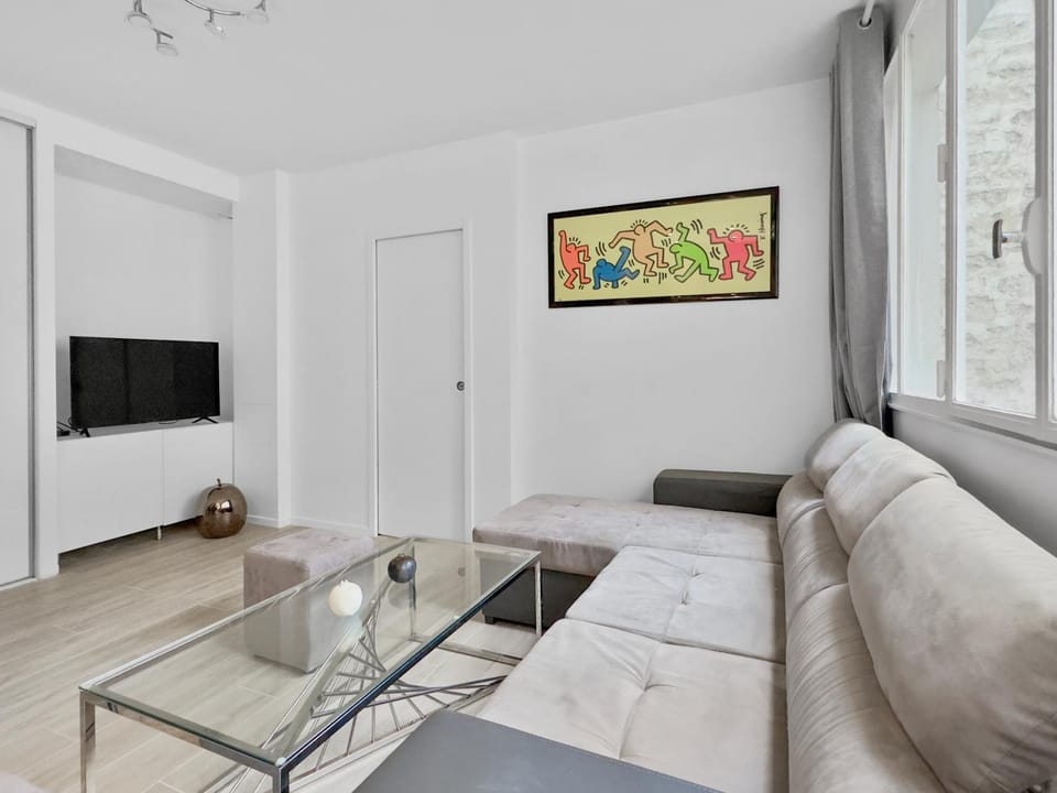 Charmant Appartement 4P Face Tour Eiffel Apartment in Paris