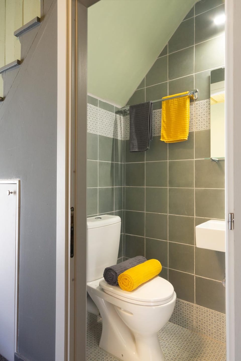 Toilet, Bathroom, towels