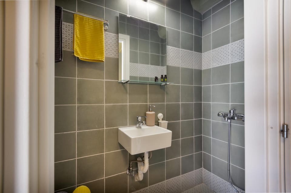Toilet, Bathroom, towels