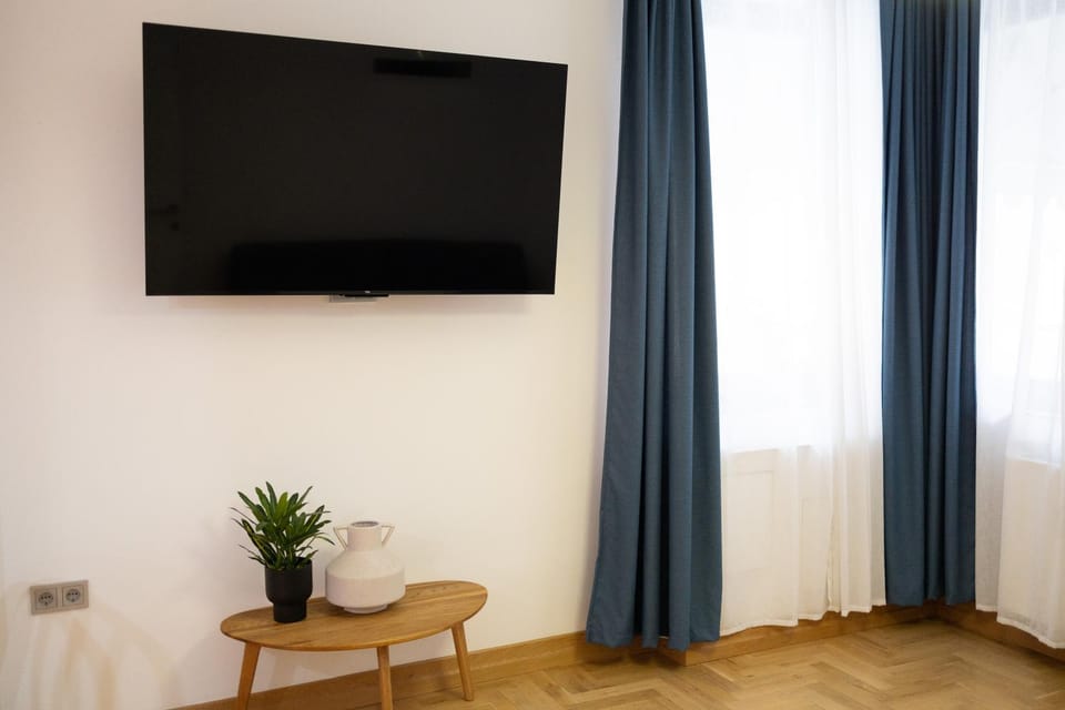 Communal lounge/ TV room, TV and multimedia, Evening entertainment