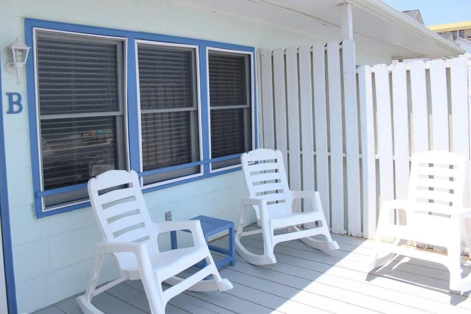 Almost Heaven Oceanfront B 2/2~Free WIFI / Direct Ocean Apartment in Surfside Beach