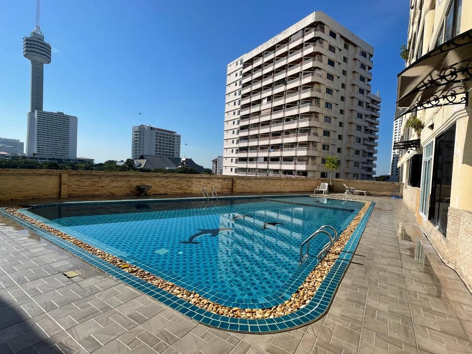 Pool view, Swimming pool, sunbed