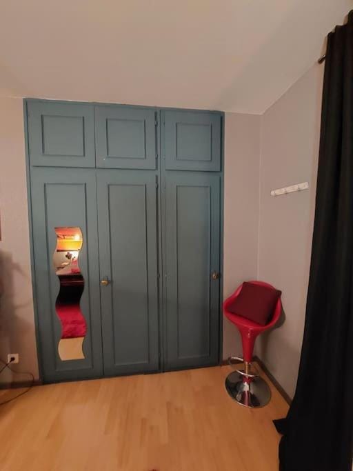 bel appartement 50 m2 aux portes de STRASBOURG de 1 à 5 personnes chez particuliers avec 2 sdb coin cuisine-repas et kitchinette Prix négociable pour 1 personne Bed and Breakfast in Ortenau