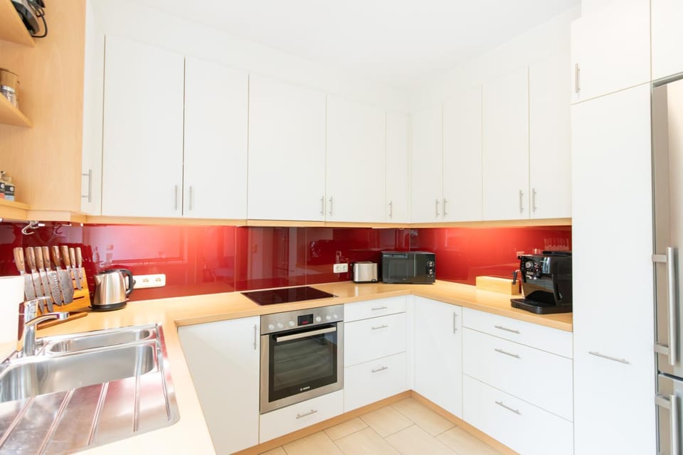Coffee/tea facilities, microwave, kitchen