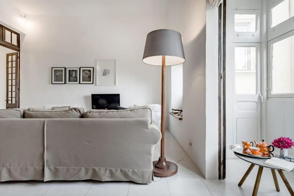 Authentic Seafront Experience Apartment in Sliema