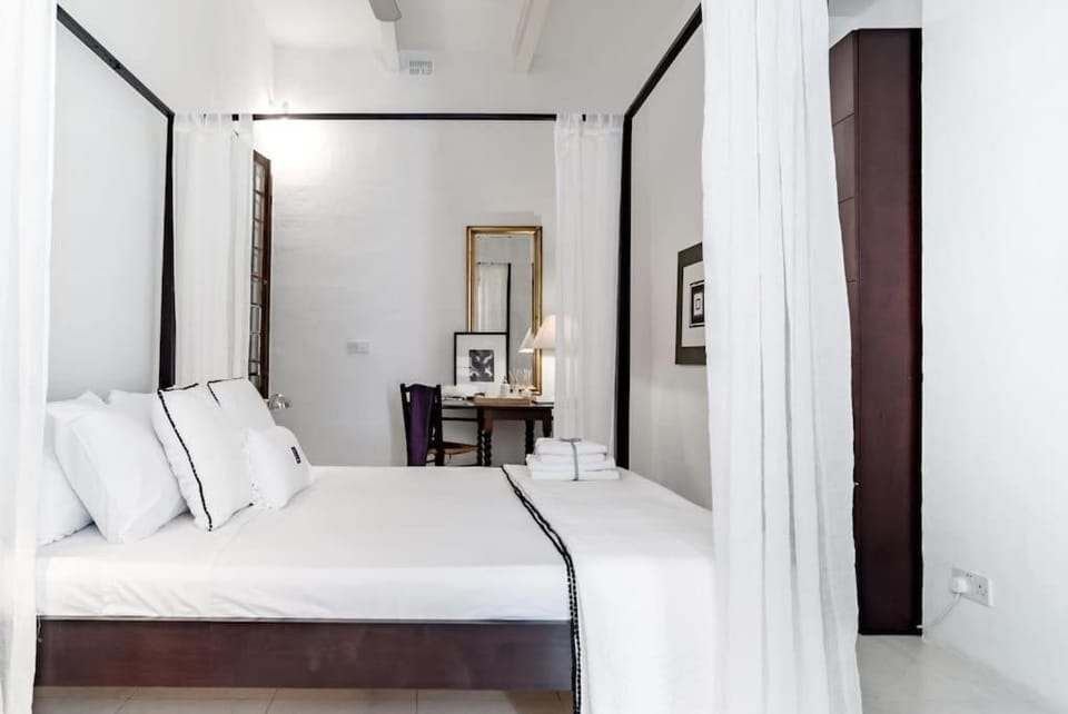 Authentic Seafront Experience Apartment in Sliema