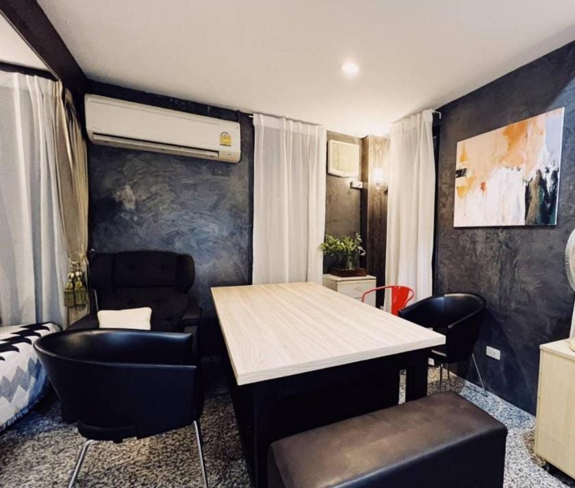 Old Town- mimi cozy studio *70 SQM good for family Apartment in Bangkok