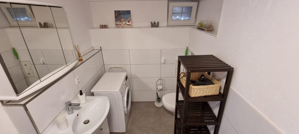 Toilet, Bathroom, towels