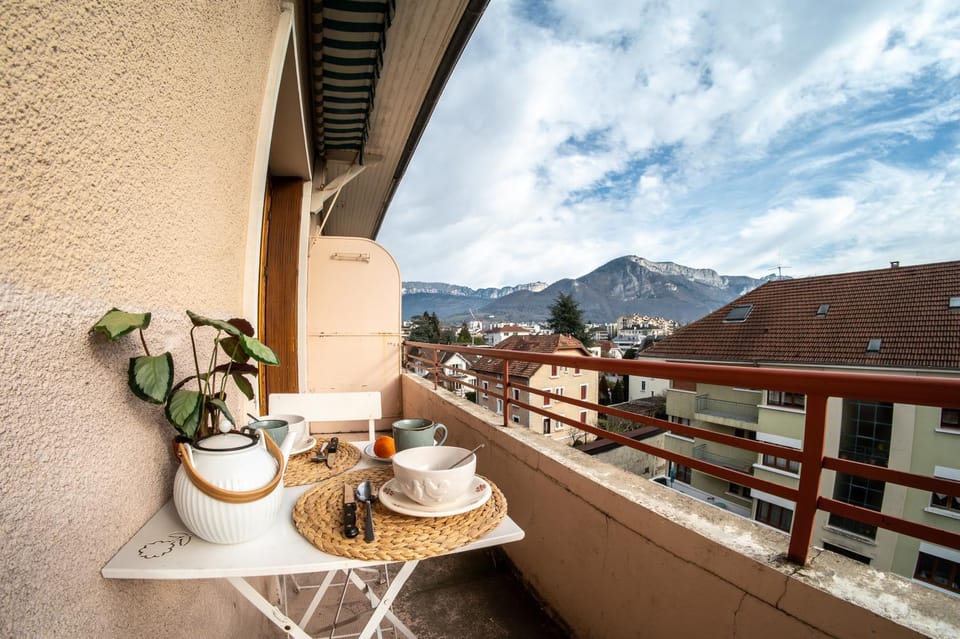 Patio, Day, Natural landscape, View (from property/room), Balcony/Terrace, Dining area, Mountain view