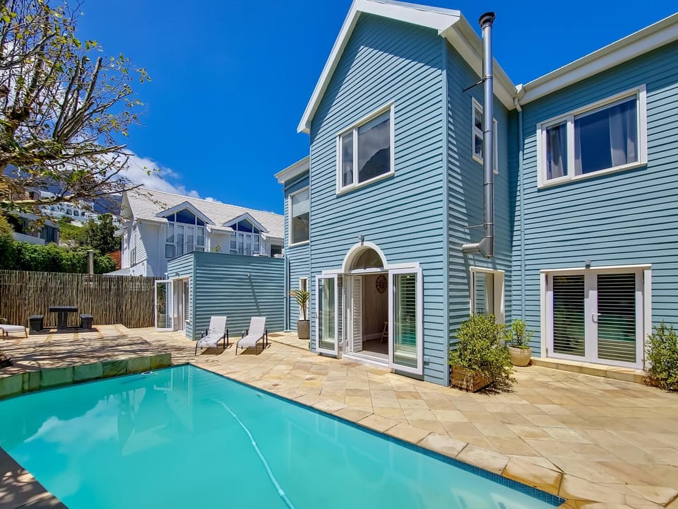 Property building, Patio, Day, Natural landscape, Garden, Pool view, Swimming pool, Swimming pool, sunbed