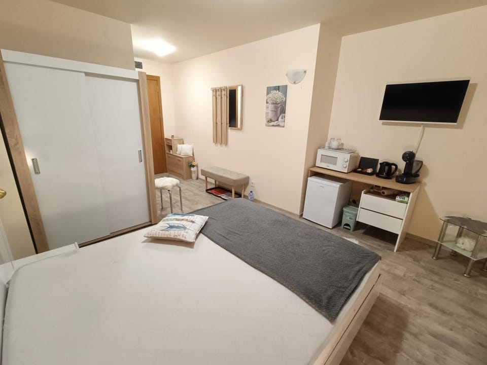 TV and multimedia, Bedroom, minibar