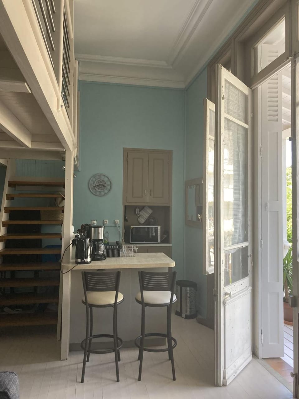 Studio in a 19th century villa with parking Apartment in Normandy