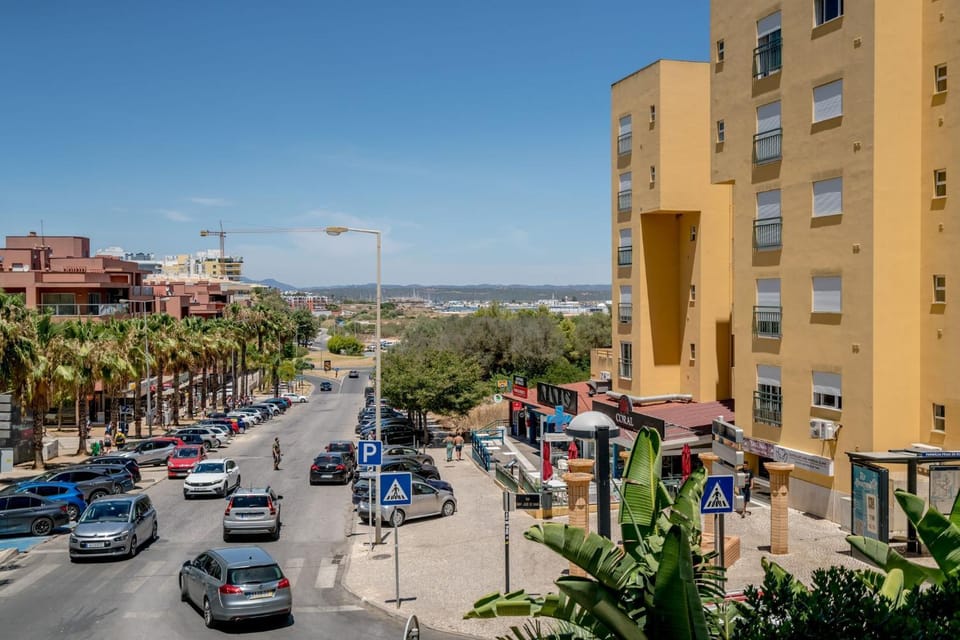 Neighbourhood, River view, Street view, Location