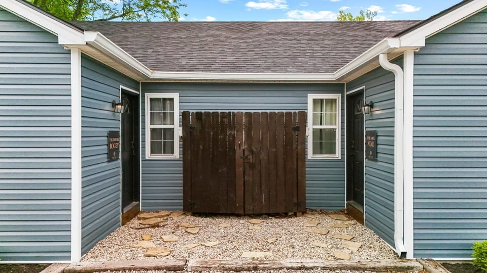 The Luxe/Hot Tub/ Putt Putt/10 Mins Shaker Village House in Kentucky