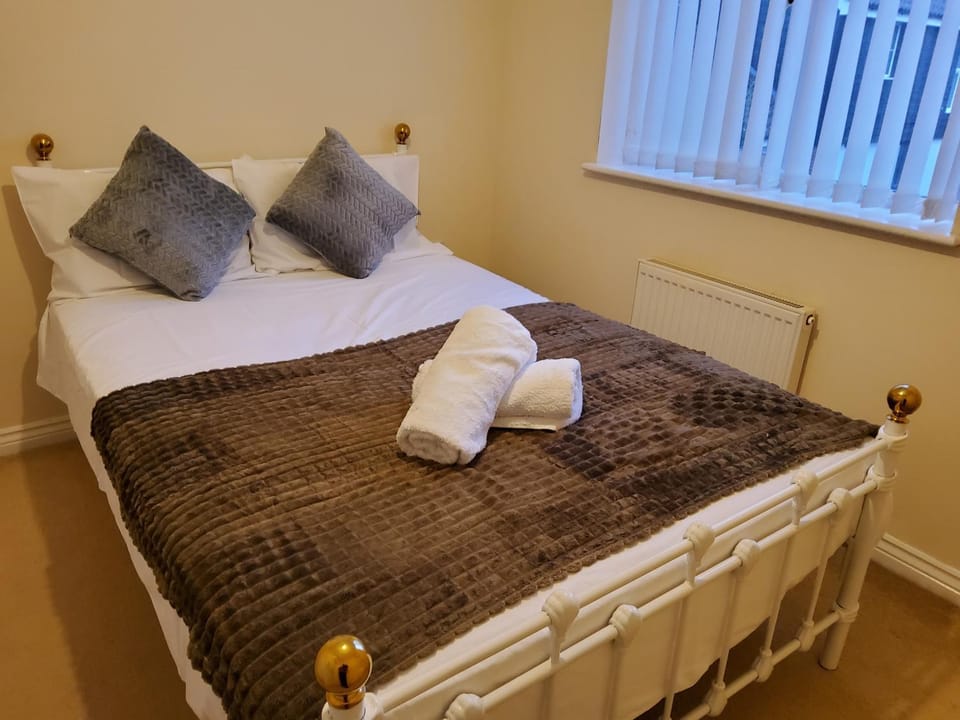 8 Guests - 4 Bedrooms - Parking - Garden House in Costessey