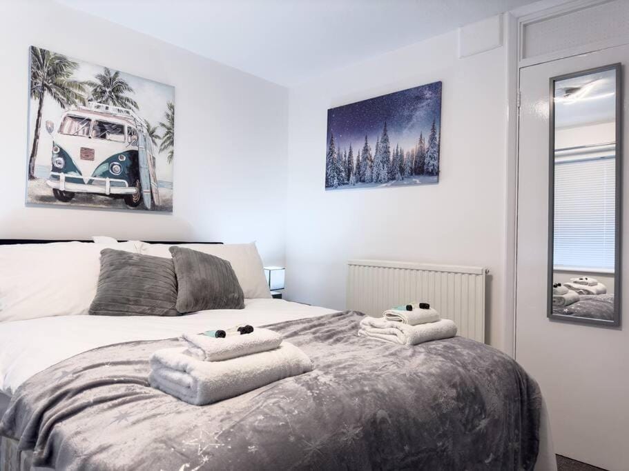 Immaculate 5 Bedroom House House in Corby