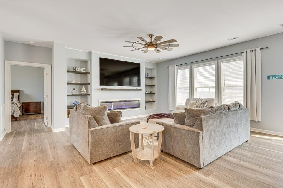 Private Beach & Deck: Bayfront Home in Hayes! House in Virginia